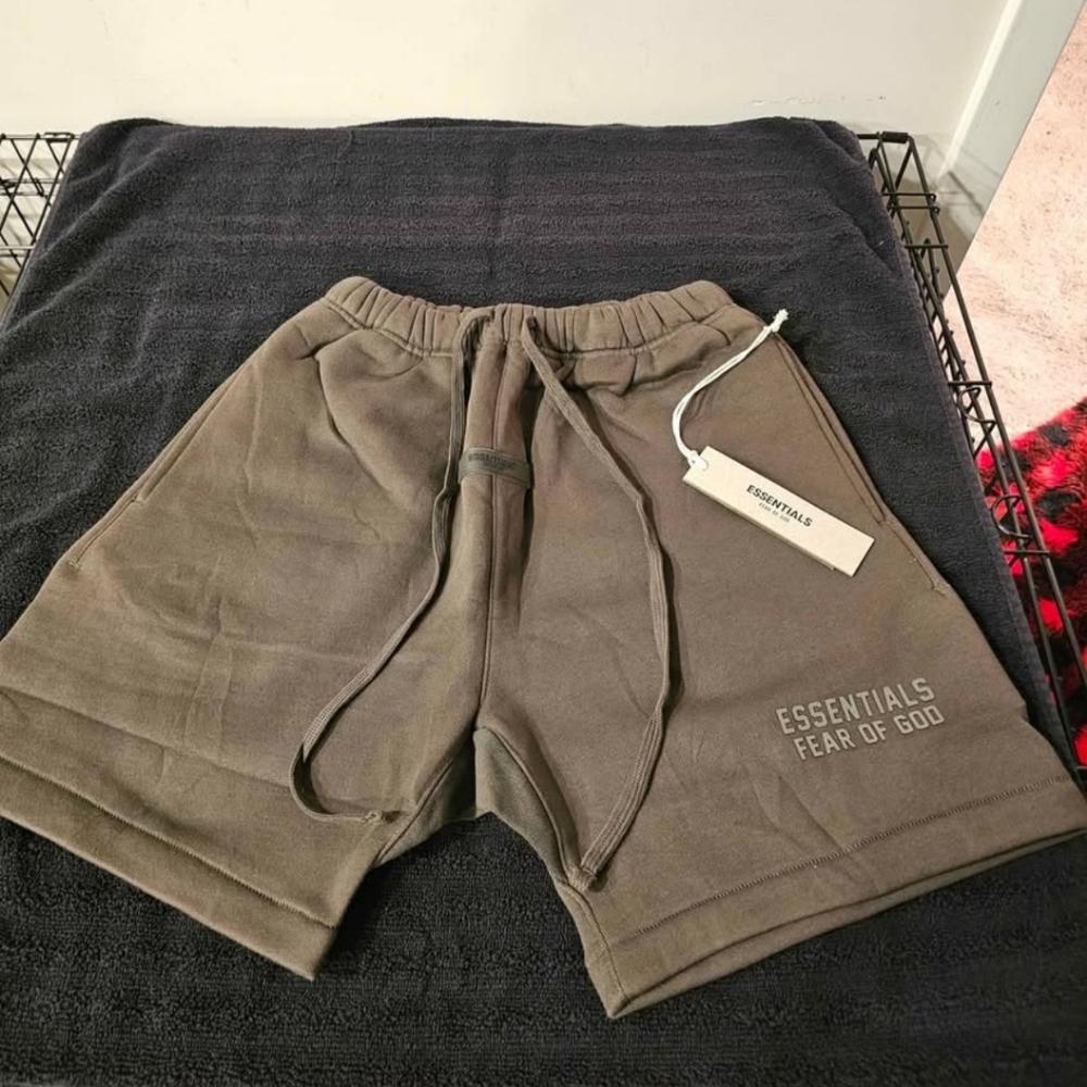 Essentials Fear of God OFF BLACK SHORTS NWT SIZE SMALL